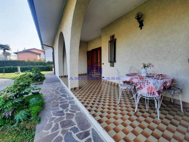 Villa Indipendente in vendita a Villa D'adda, Lombardia
