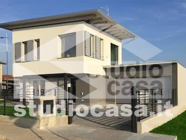 Villa Indipendente in vendita a Valle, Villa D'adda