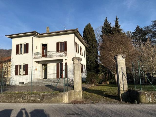 Villa Indipendente in vendita a Monte Cucco, Villa D'adda
