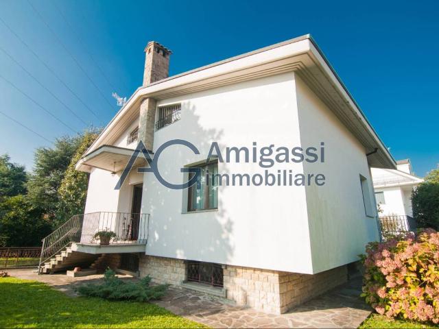 Villa Indipendente in vendita a Bruntino, Villa D'almè