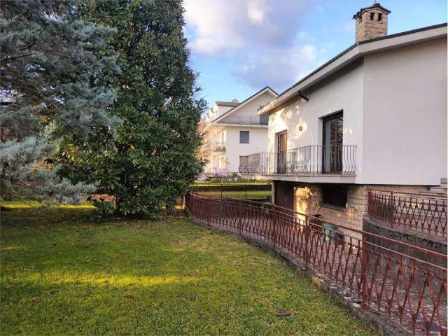 Villa Indipendente in vendita a Bruntino, Villa D'almè
