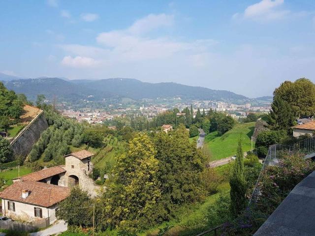 Villa Indipendente in vendita a Bruntino, Villa D'almè