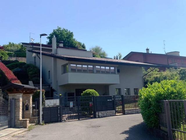 Villa Indipendente in vendita a Valli, Villa D'almè