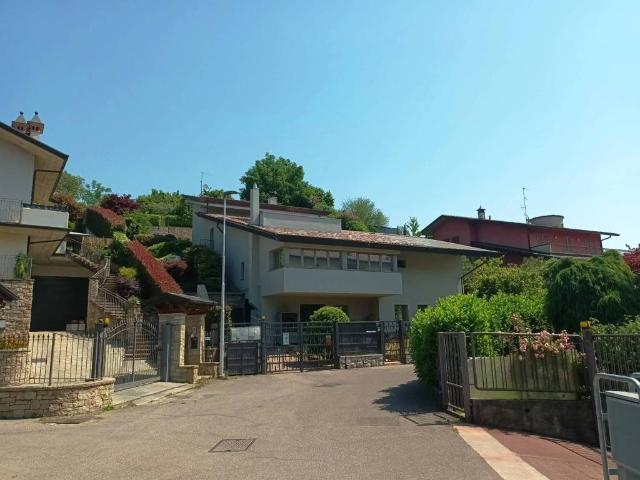 Villa Indipendente in vendita a Valli, Villa D'almè