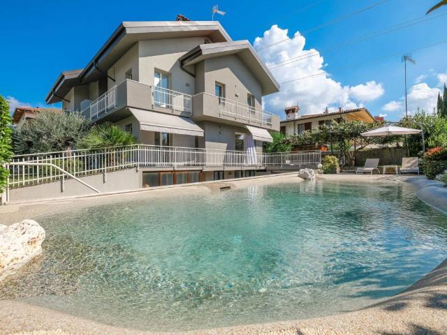 Villa Indipendente in vendita a Bruntino, Villa D'almè