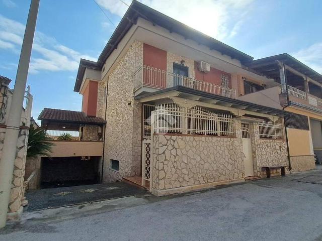 Villa Indipendente in vendita a Villa Di Briano, Campania