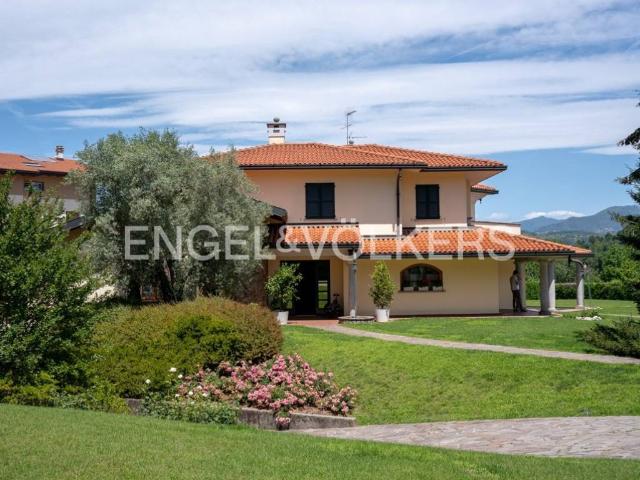 Villa Indipendente in vendita a Maccio, Villa Guardia
