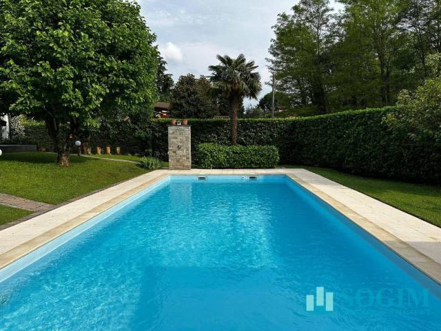 Villa Indipendente in vendita a Maccio, Villa Guardia