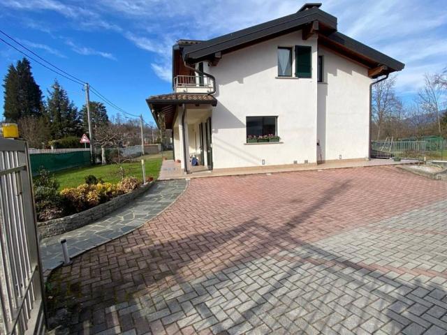 Villa Indipendente in vendita a Maccio, Villa Guardia