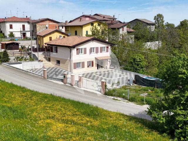 Villa Indipendente in vendita a Appennino Reggiano, Re