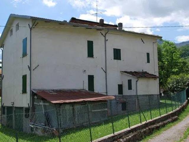 Villa Indipendente in vendita a Appennino Reggiano, Re