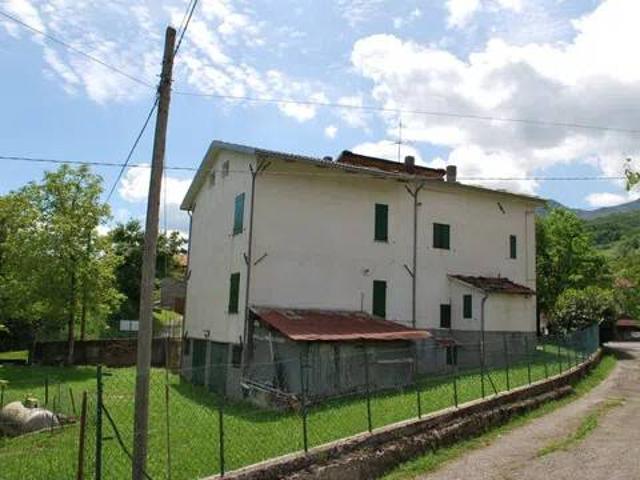 Villa Indipendente in vendita a Appennino Reggiano, Re