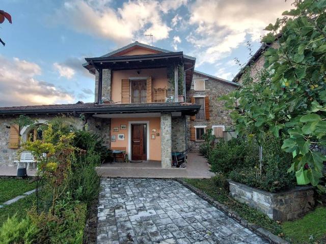 Villa Indipendente in vendita a Appennino Reggiano, Re