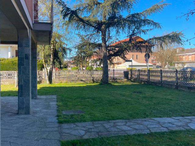 Villa Indipendente in vendita a Piemonte, Asti