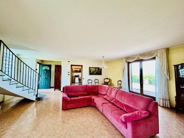 Villa Indipendente in vendita a Brocciolo, Villafranca Di Verona