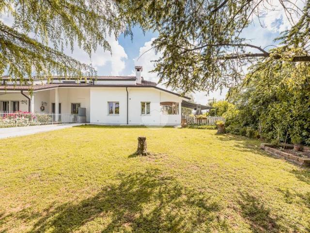 Villa Indipendente in vendita a Villafranca Di Verona, Veneto