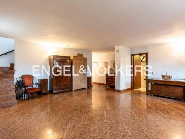 Villa Indipendente in vendita a Siena, Villafranca Di Verona
