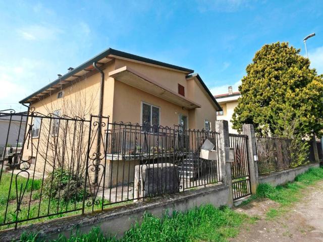 Villa Indipendente in vendita a Villafranca Di Verona, Veneto