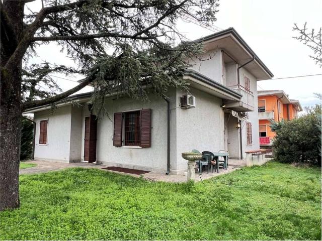 Villa Indipendente in vendita a Villafranca Di Verona, Veneto