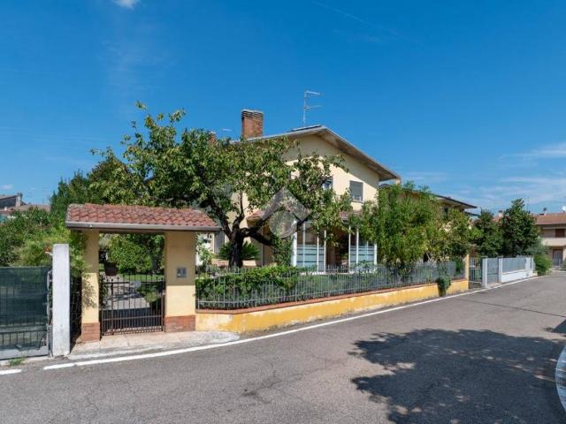 Villa Indipendente in vendita a Dossetto, Villafranca Di Verona