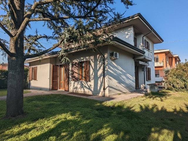 Villa Indipendente in vendita a Villafranca Di Verona, Veneto