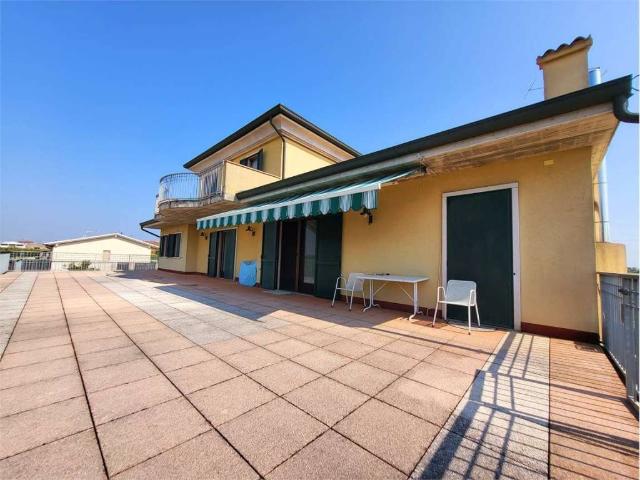 Villa Indipendente in vendita a Villafranca Di Verona, Veneto