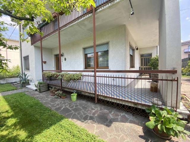 Villa Indipendente in vendita a Villafranca Di Verona, Veneto