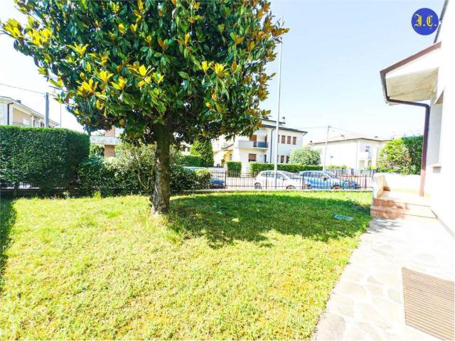 Villa Indipendente in vendita a Dossetto, Villafranca Di Verona