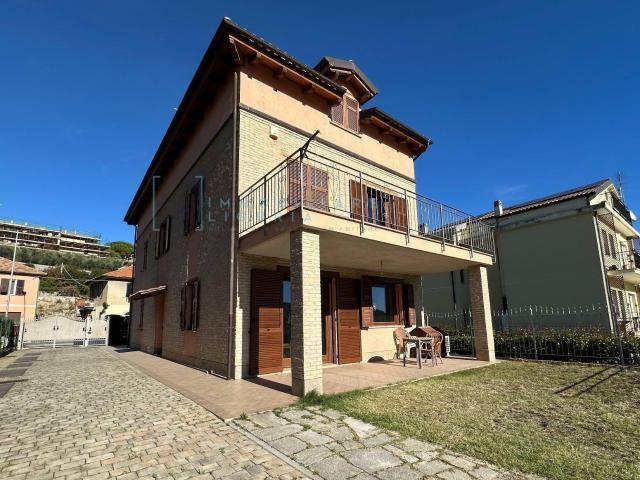 Villa Indipendente in vendita a Villanova D'albenga, Liguria