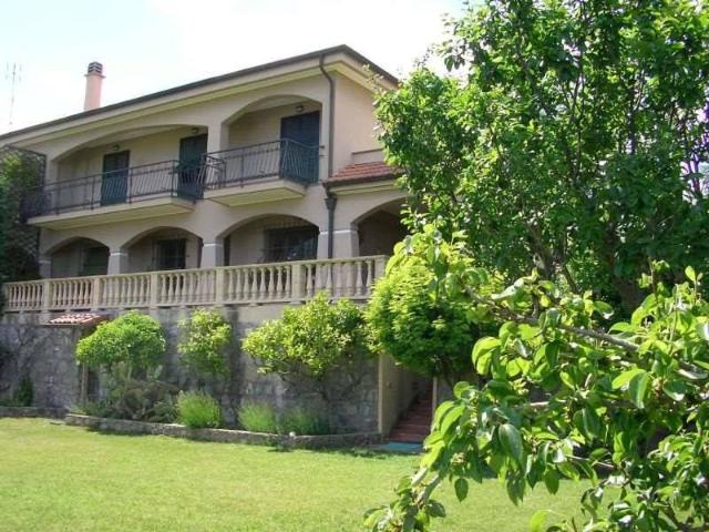 Villa Indipendente in vendita a Villanova D'albenga, Liguria