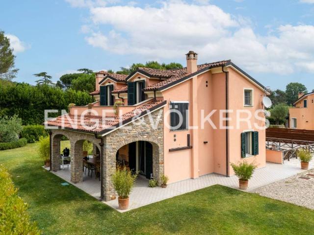 Villa Indipendente in vendita a Villanova D'albenga, Liguria