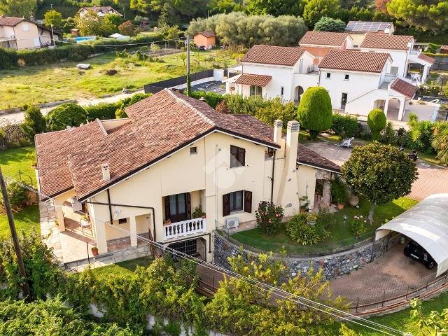 Villa Indipendente in vendita a Villanova d'Albenga, Savona