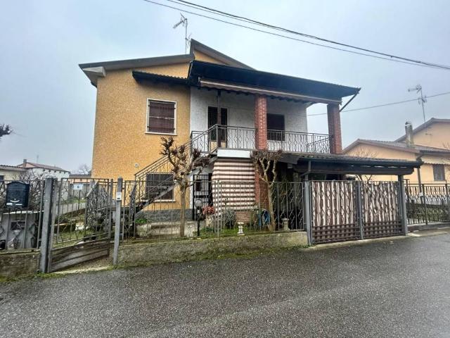 Villa Indipendente in vendita a Villanova D'ardenghi, Lombardia