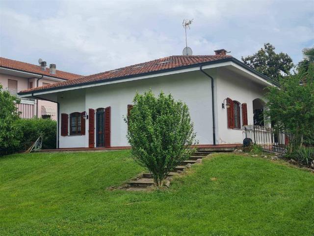 Villa Indipendente in vendita a Piemonte, Asti