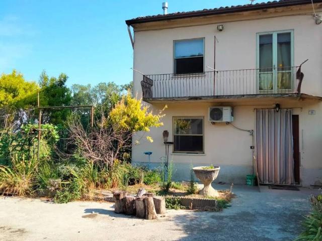 Villa Indipendente in vendita a Villanova Sull'arda, Reggio Emilia