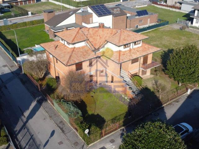 Villa Indipendente in vendita a Villanterio, Lombardia