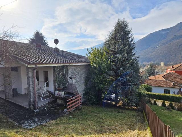 Villa Indipendente in vendita a Saretto, Piemonte