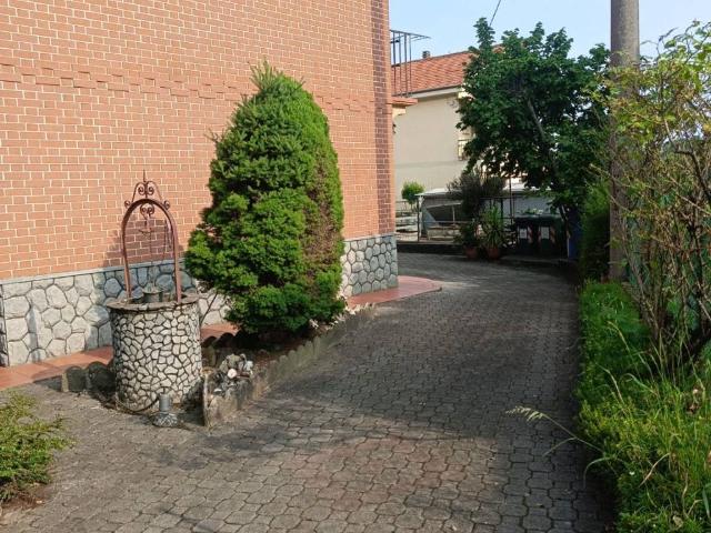 Villa Indipendente in vendita a Vigne, Piemonte