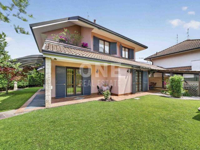 Villa Indipendente in vendita a San Fiorano, Villasanta