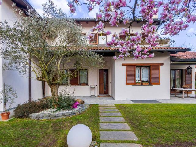 Villa Indipendente in vendita a Sant'Alessandro, Villasanta
