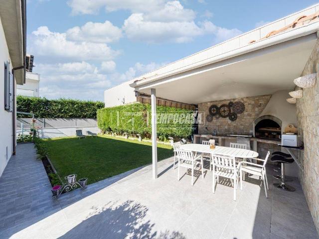 Villa Indipendente in vendita a San Fiorano, Villasanta