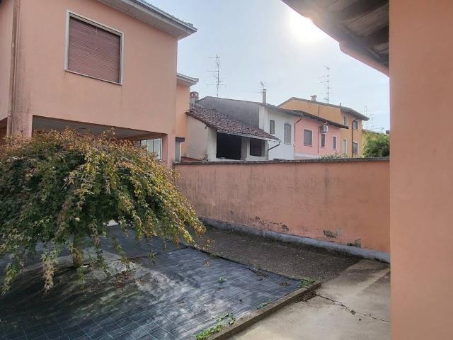 Villa Indipendente in vendita a Piemonte, Vercelli