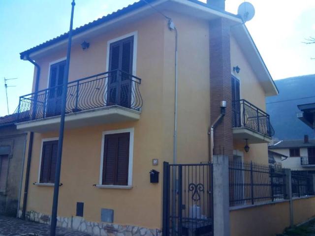 Villa Indipendente in vendita a Villavallelonga, Abruzzo