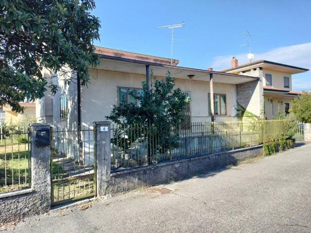 Villa Indipendente in vendita a Villesse, Friuli-Venezia Giulia
