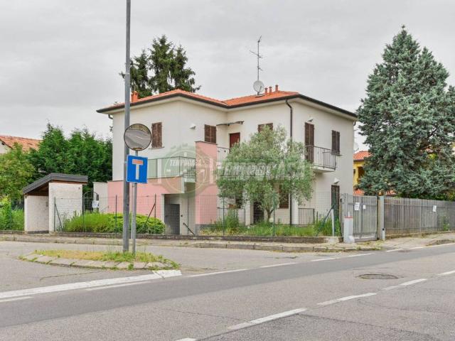 Villa Indipendente in vendita a Vimercate, Lombardia