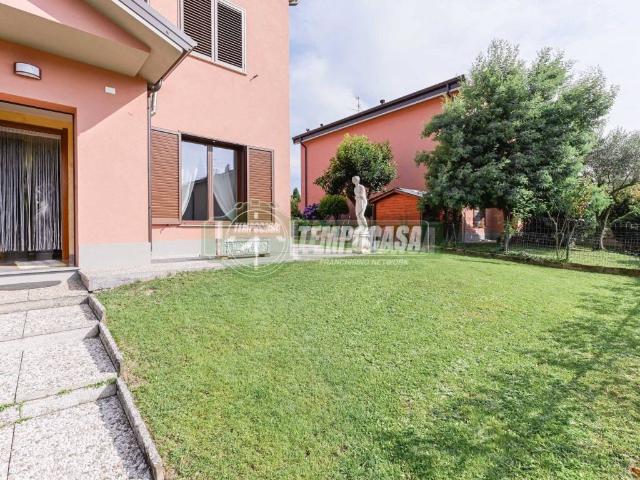 Villa Indipendente in vendita a Vimercate, Lombardia