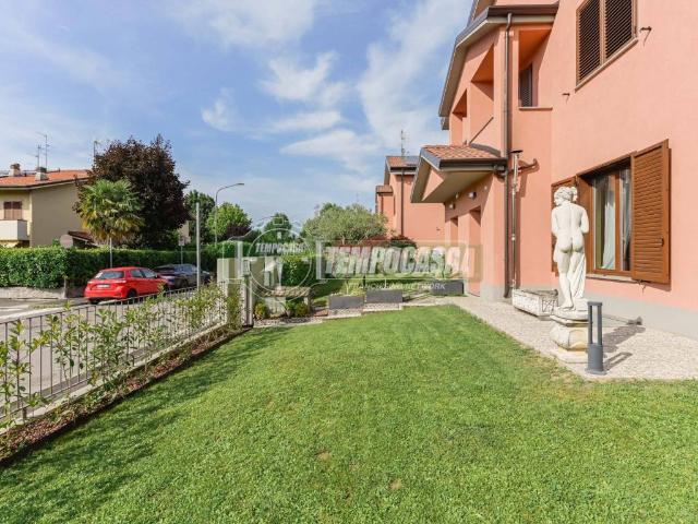 Villa Indipendente in vendita a Vimercate, Lombardia