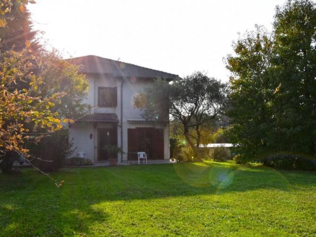 Villa Indipendente in vendita a Vimercate, Lombardia
