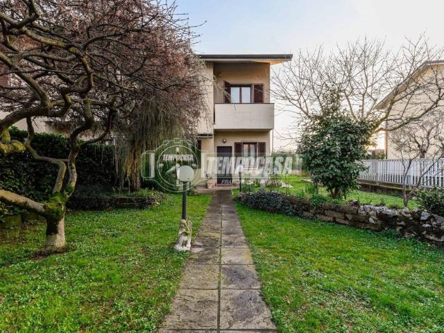 Villa Indipendente in vendita a Vimercate, Lombardia