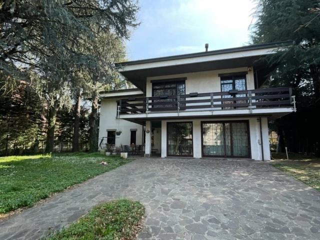 Villa Indipendente in vendita a San Maurizio, Vimercate